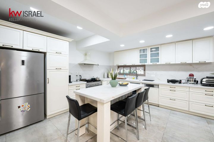 דירת גן, שדרות ישראל גורי, קרית שלום, תל אביב יפו