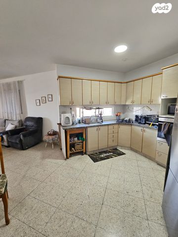 דירה, מורדי הגטאות, שיכוני המזרח, ראשון לציון