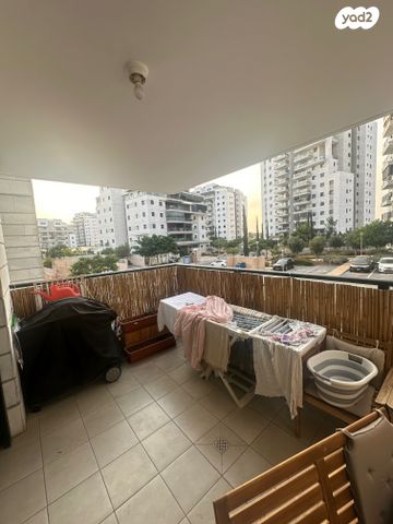 דירה, רחל המשוררת, נאות שמיר, יבנה