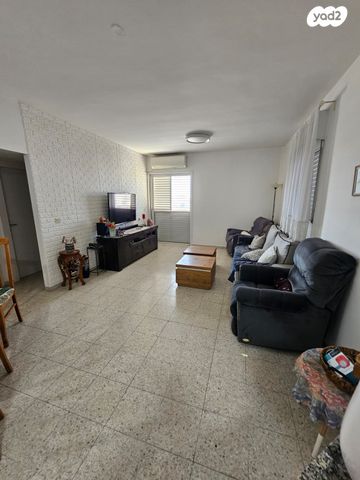 דירה, מורדי הגטאות, שיכוני המזרח, ראשון לציון