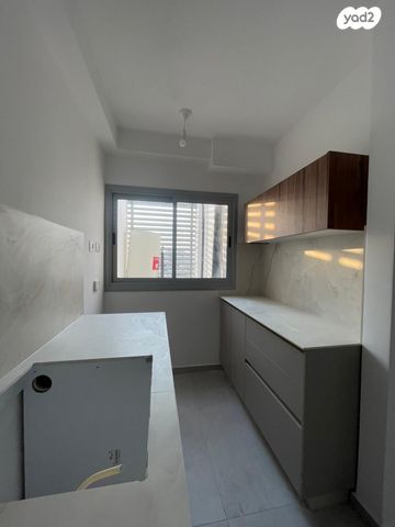 דירה, שער ציון 10, קרית שרת מערב, חולון