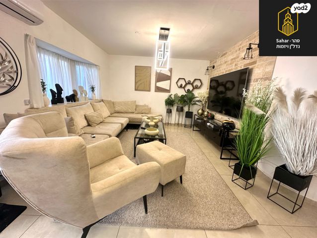 דו משפחתי, קרני שומרון