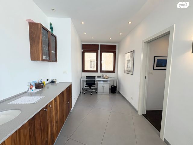 דירה, ג'ורג' וושינגטון, טלביה, קוממיות, ירושלים