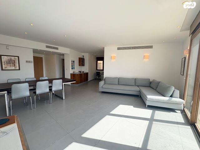 דירה, ג'ורג' וושינגטון, טלביה, קוממיות, ירושלים