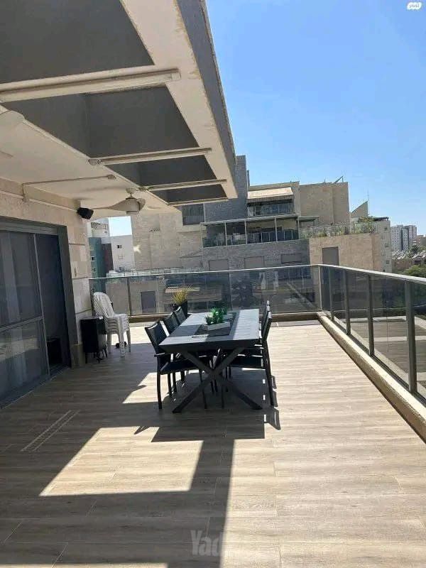 אורי אלמוג 