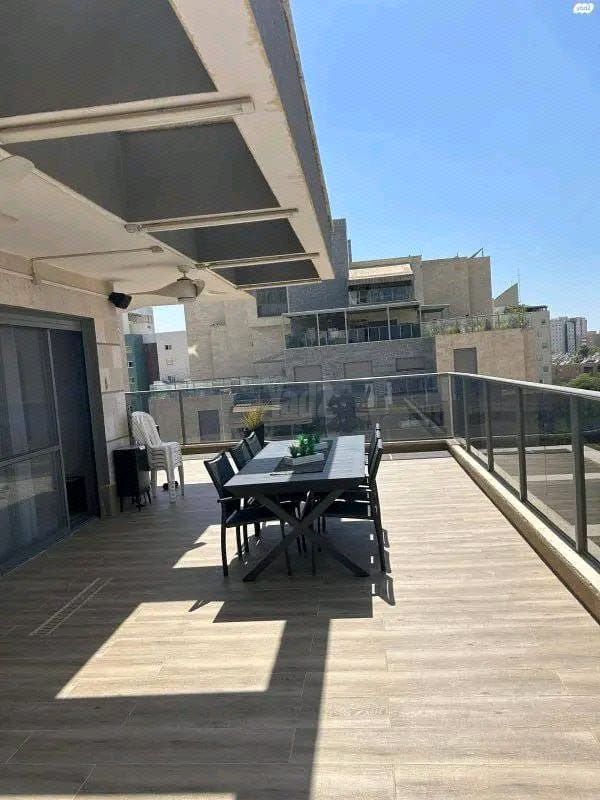 אורי אלמוג 