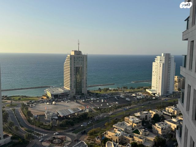 אמנון ליפקין שחק 