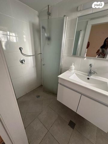 טריפלקס, השומר, מרכז העיר, קרית אתא