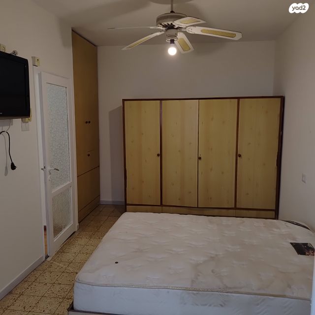 דירה, רמב"ם, ראשון לציון