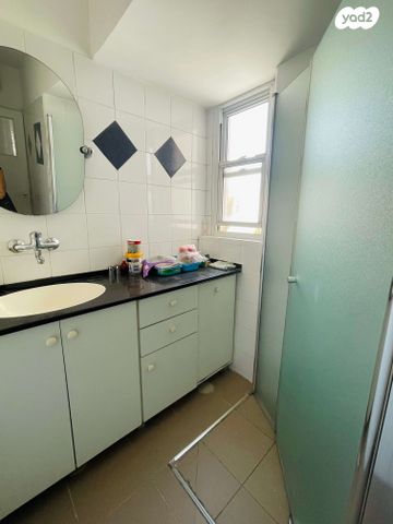 דירה, כיסופים, כפר סבא