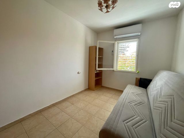 דירה, כיסופים, כפר סבא