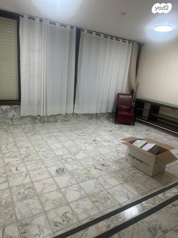 טריפלקס, השומר, מרכז העיר, קרית אתא