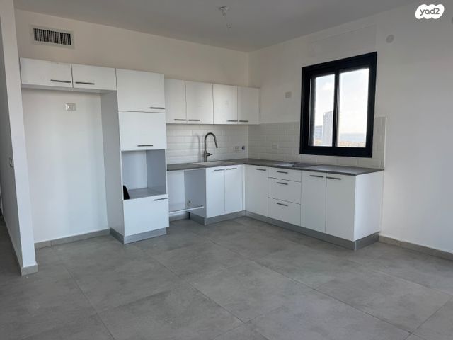 דירה, אמנון ליפקין שחק, נוף הטיילת, נתניה