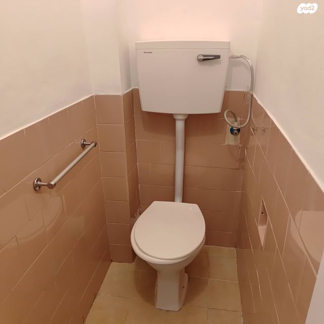 דירה, רמב"ם, ראשון לציון