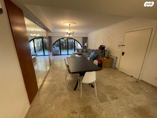 דירת גן, ישמח מלך, ממילא, ירושלים