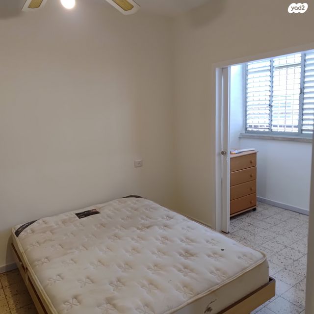 דירה, רמב"ם, ראשון לציון