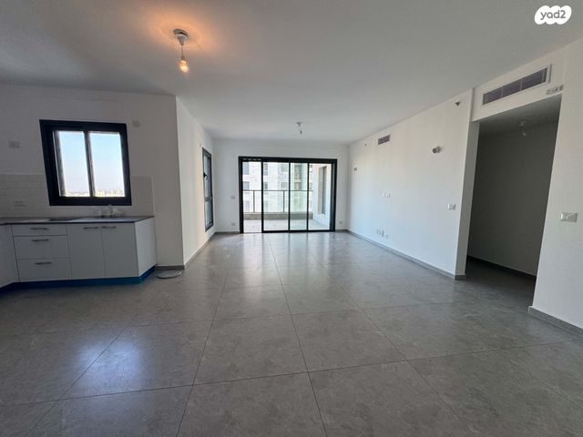 דירה, אמנון ליפקין שחק, נוף הטיילת, נתניה