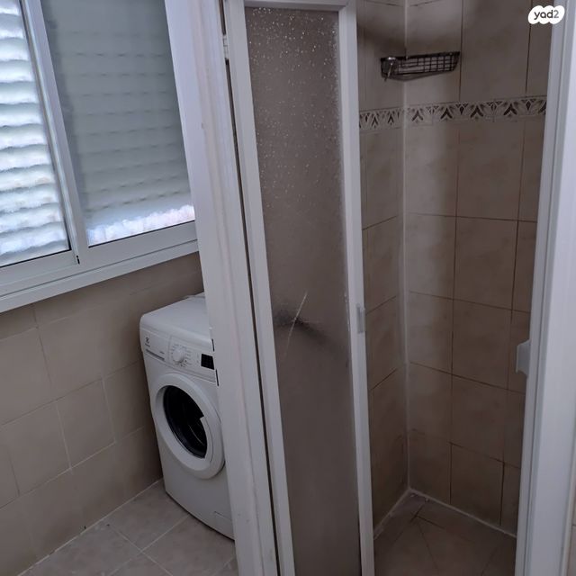 דירה, רמב"ם, ראשון לציון