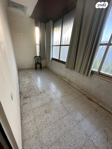 טריפלקס, השומר, מרכז העיר, קרית אתא