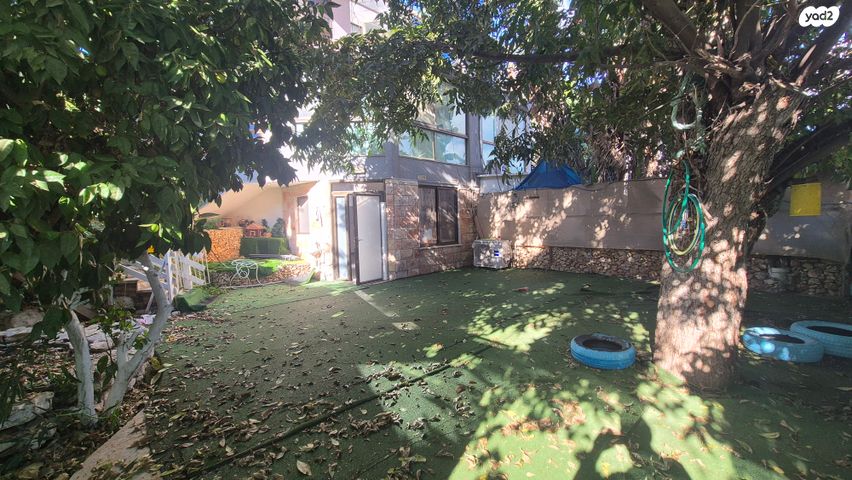 דו משפחתי, אורנית, אורנית