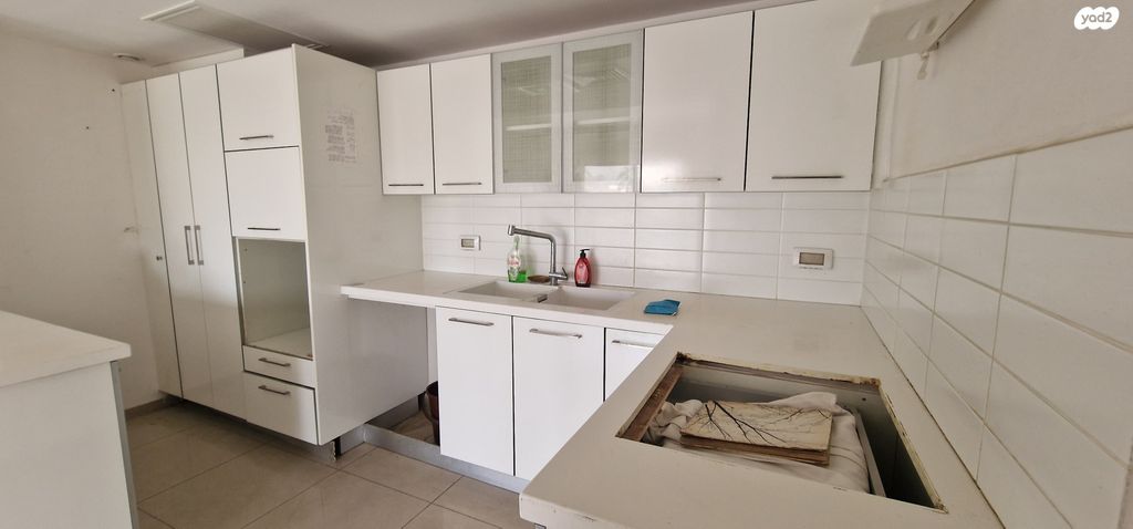 דירה, אבא אבן, קרית הלאום, ירושלים