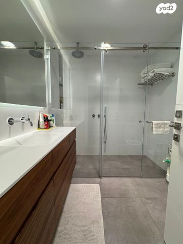 דירה, ישראל טל, מונטיפיורי, הרכבת, תל אביב יפו