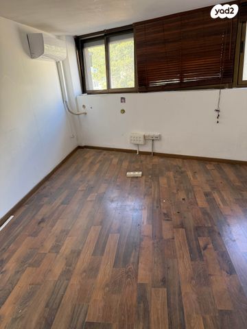 חנויות/ שטח מסחרי, דרך מנחם בגין, בורסה, רמת גן