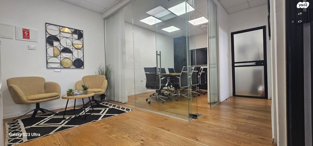 משרדים, דרך זאב ז'בוטינסקי 7, רמת גן