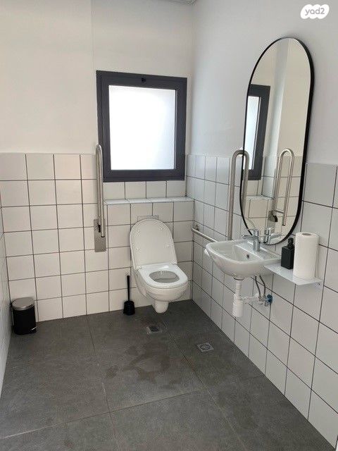 מחסנים, באר טוביה, באר טוביה