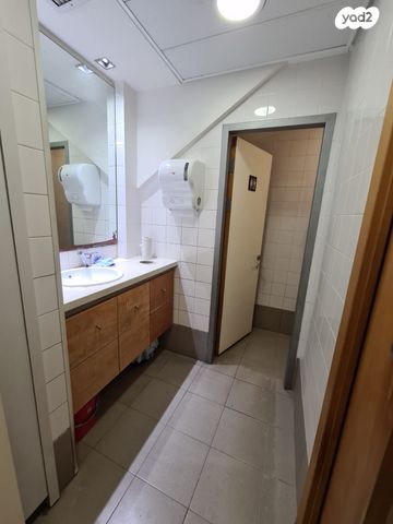 חנויות/ שטח מסחרי, שדרות מנחם בגין, אזור תעשיה א, עפולה