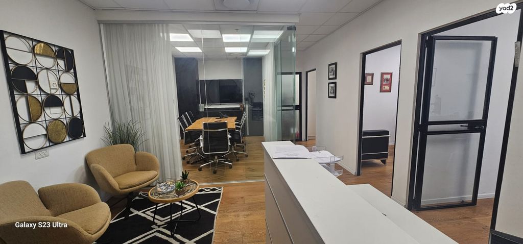 משרדים, דרך זאב ז'בוטינסקי 7, רמת גן