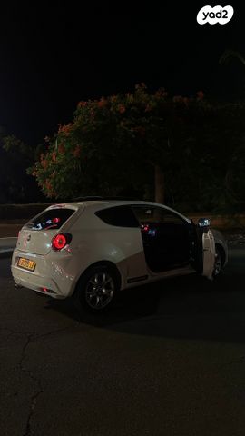 מודעת רכב אלפא רומיאו מיטו