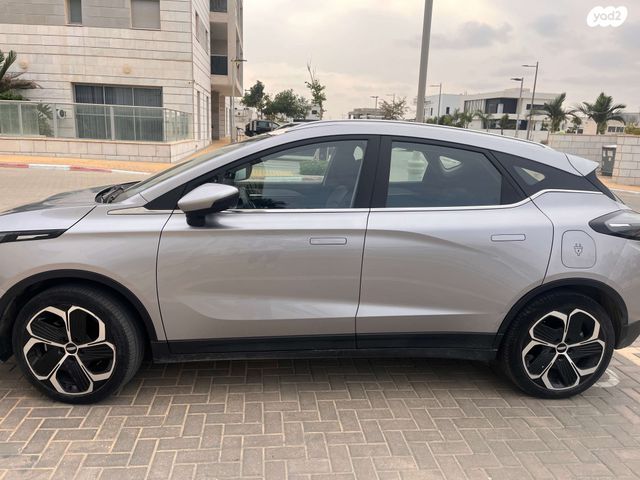 מודעת רכב ג׳ילי Geometry C