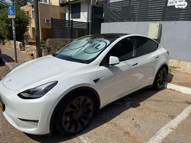 מודעת רכב טסלה מודל Y