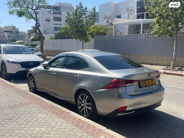 מודעת רכב לקסוס IS