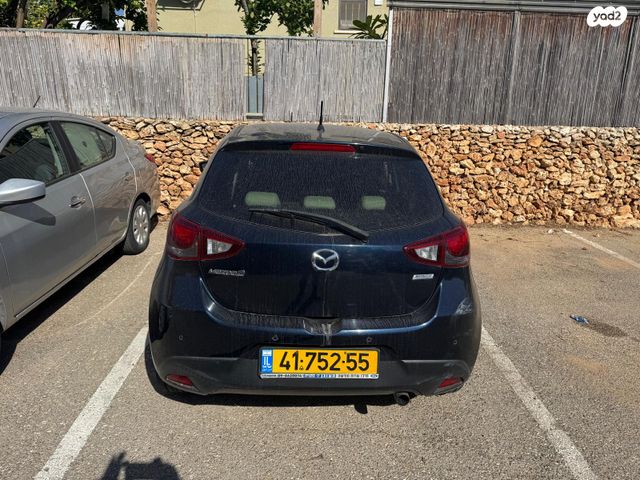 מודעת רכב מאזדה 2