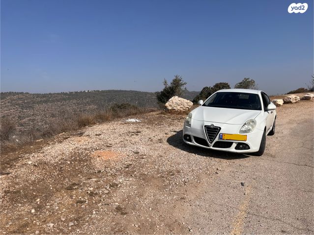 מודעת רכב אלפא רומיאו ג'ולייטה