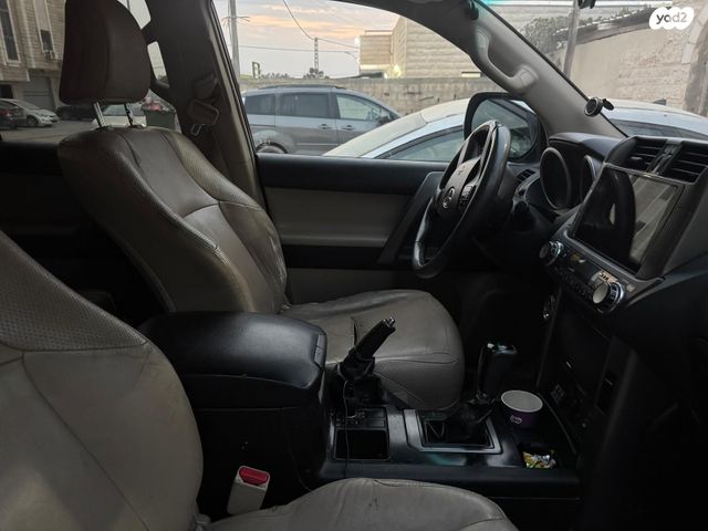 טויוטה לנד קרוזר