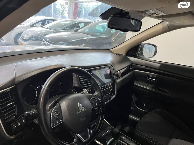 מיצובישי אאוטלנדר