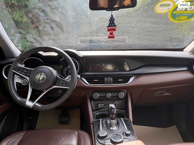 אלפא רומיאו סטלביו