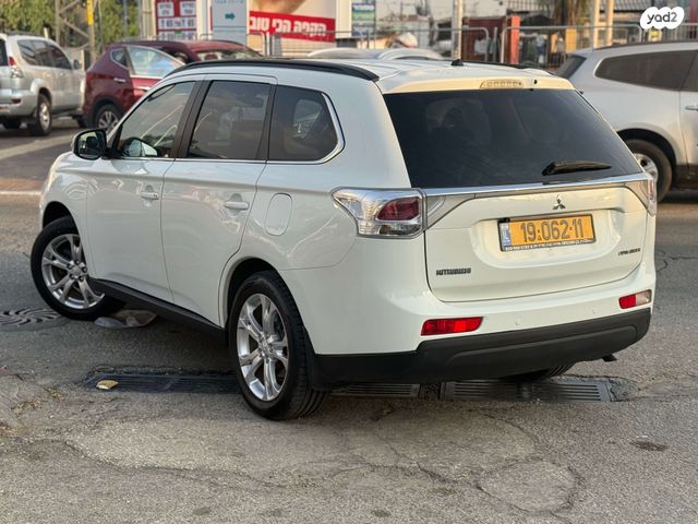 מיצובישי אאוטלנדר