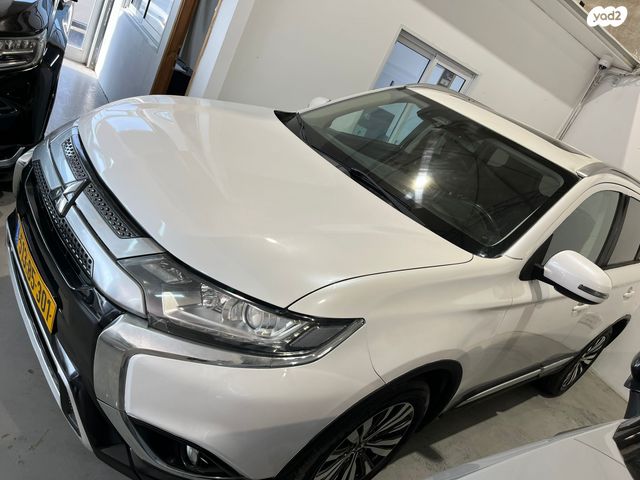 מיצובישי אאוטלנדר