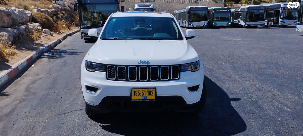 מודעת רכב ג'יפ גרנד צ'ירוקי