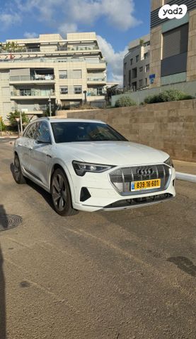 מודעת רכב אאודי E-tron