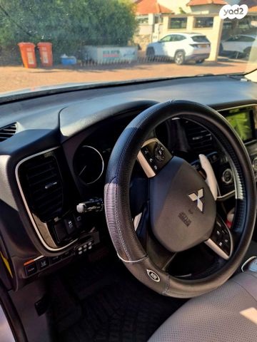 מיצובישי אאוטלנדר