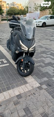 מודעת רכב סאן יאנג ג'וי-מקס Z-300