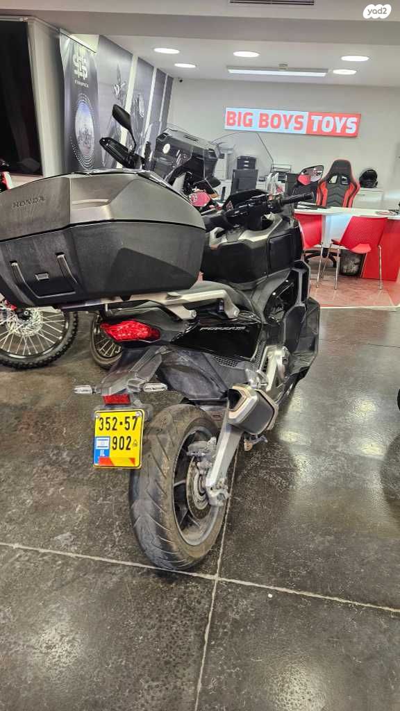 הונדה פורזה 750