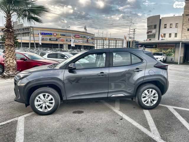 מודעת רכב טויוטה יאריס קרוס