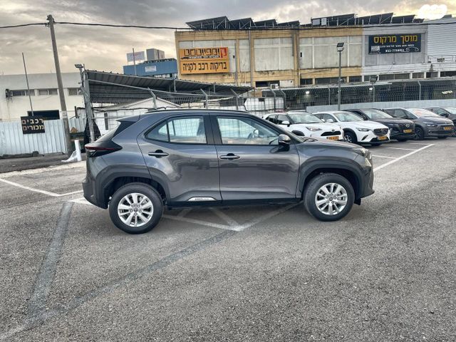 טויוטה יאריס קרוס