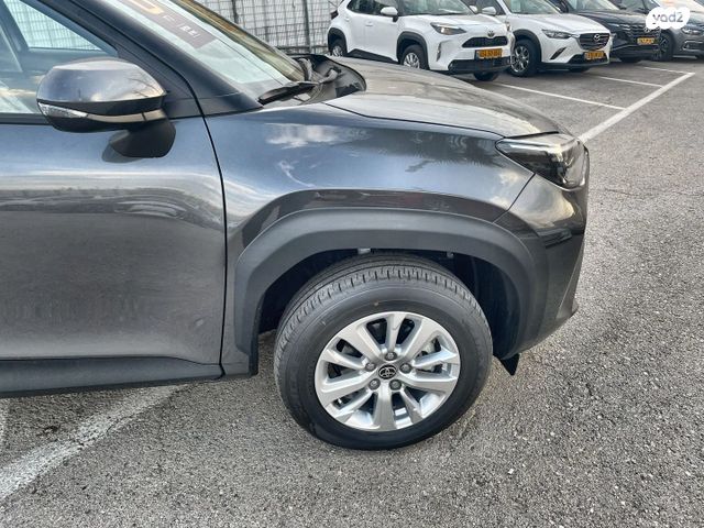 טויוטה יאריס קרוס